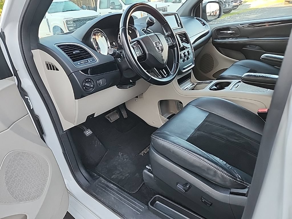 Used 2017 Dodge Grand Caravan SXT FWD image 24