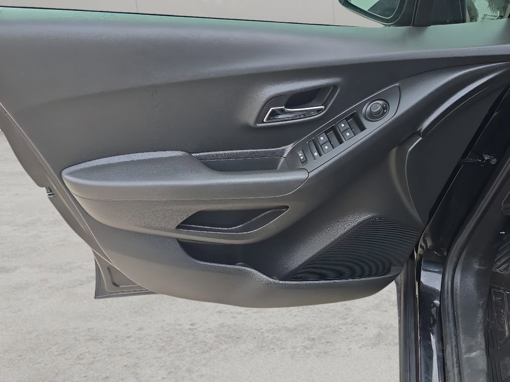 Used 2019 Chevrolet Trax LT w/ LT Convenience Package image 10
