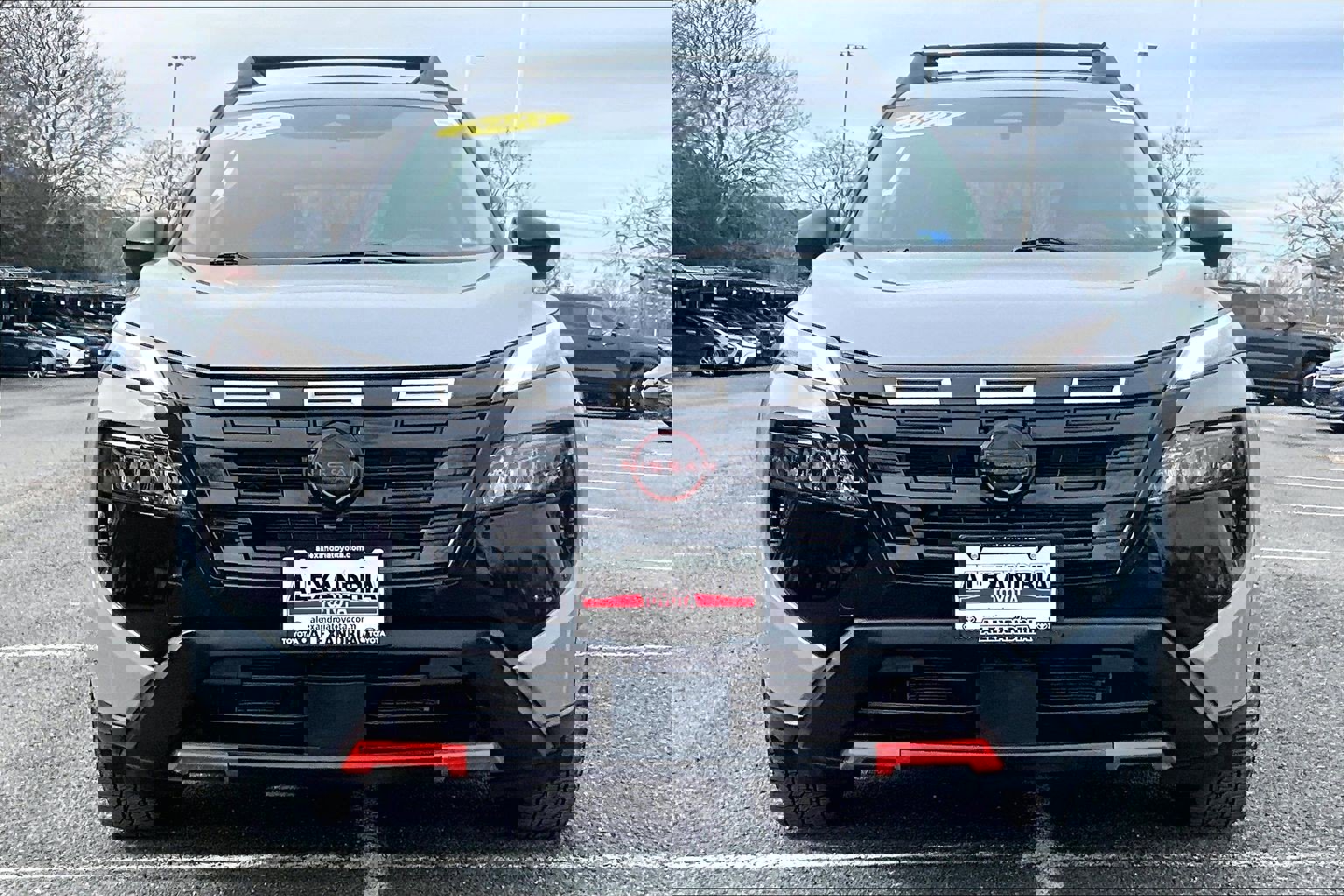 Used 2025 Nissan Rogue SV image 3