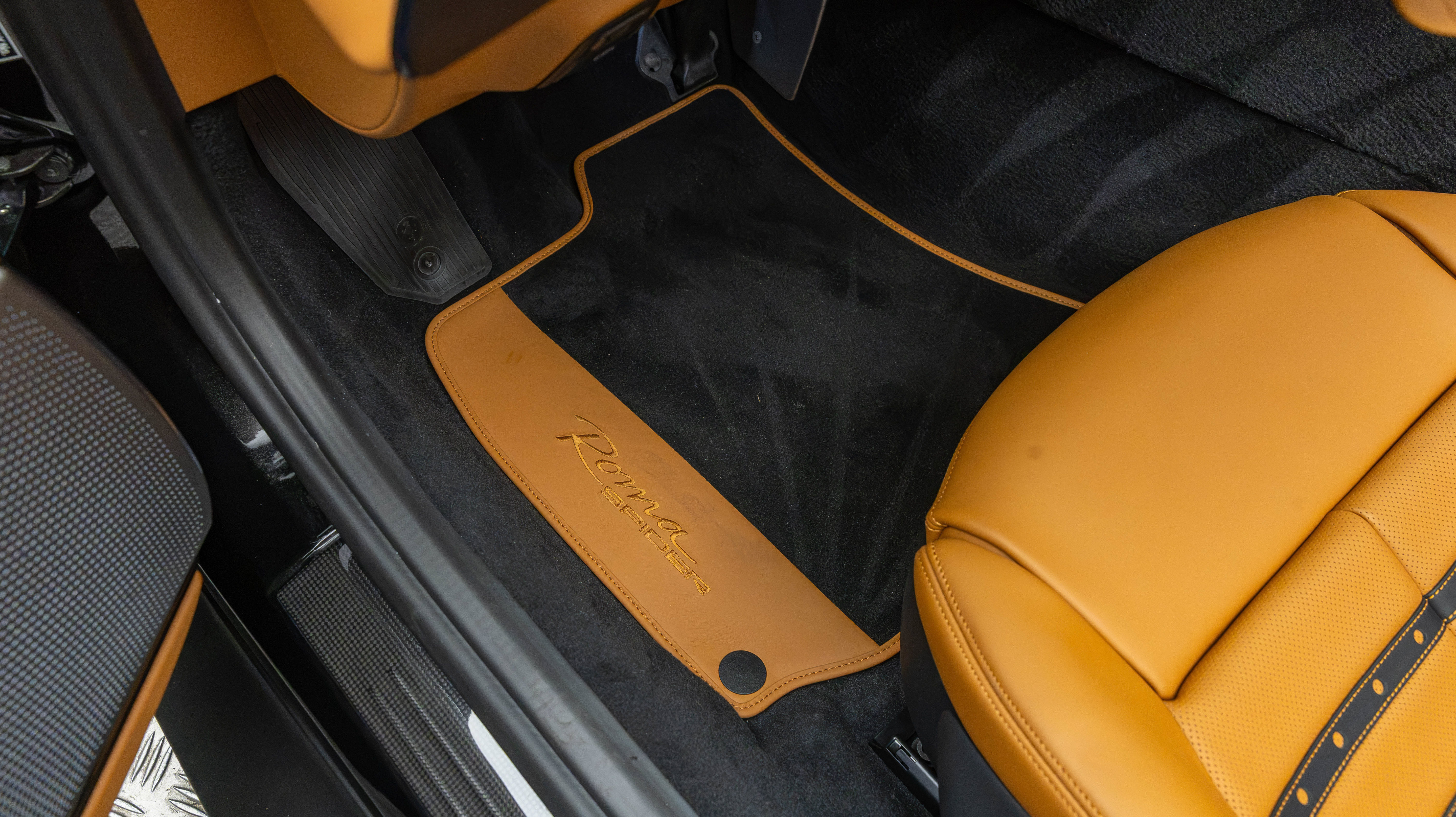 Certified 2025 Ferrari Roma Spider RWD image 19