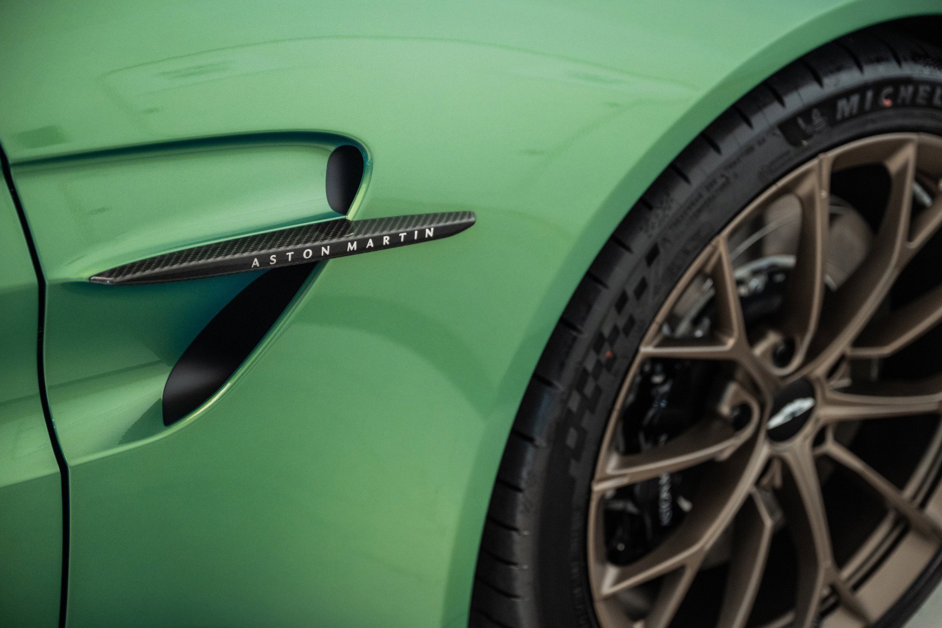 New 2026 Aston Martin V8 Vantage Roadster image 9