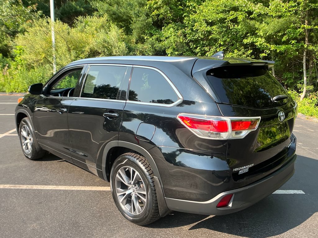 Used 2016 Toyota Highlander XLE AWD/4WD image 3