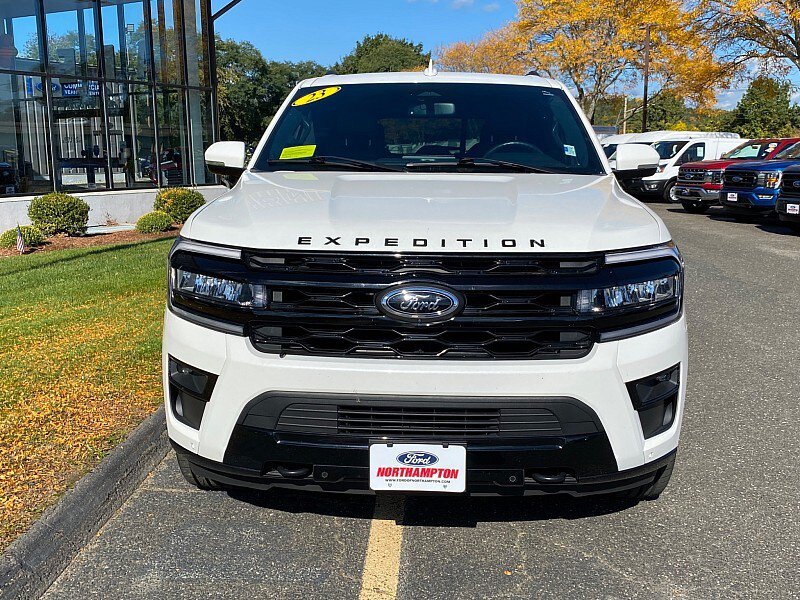 Used 2023 Ford Expedition Limited AWD/4WD image 2