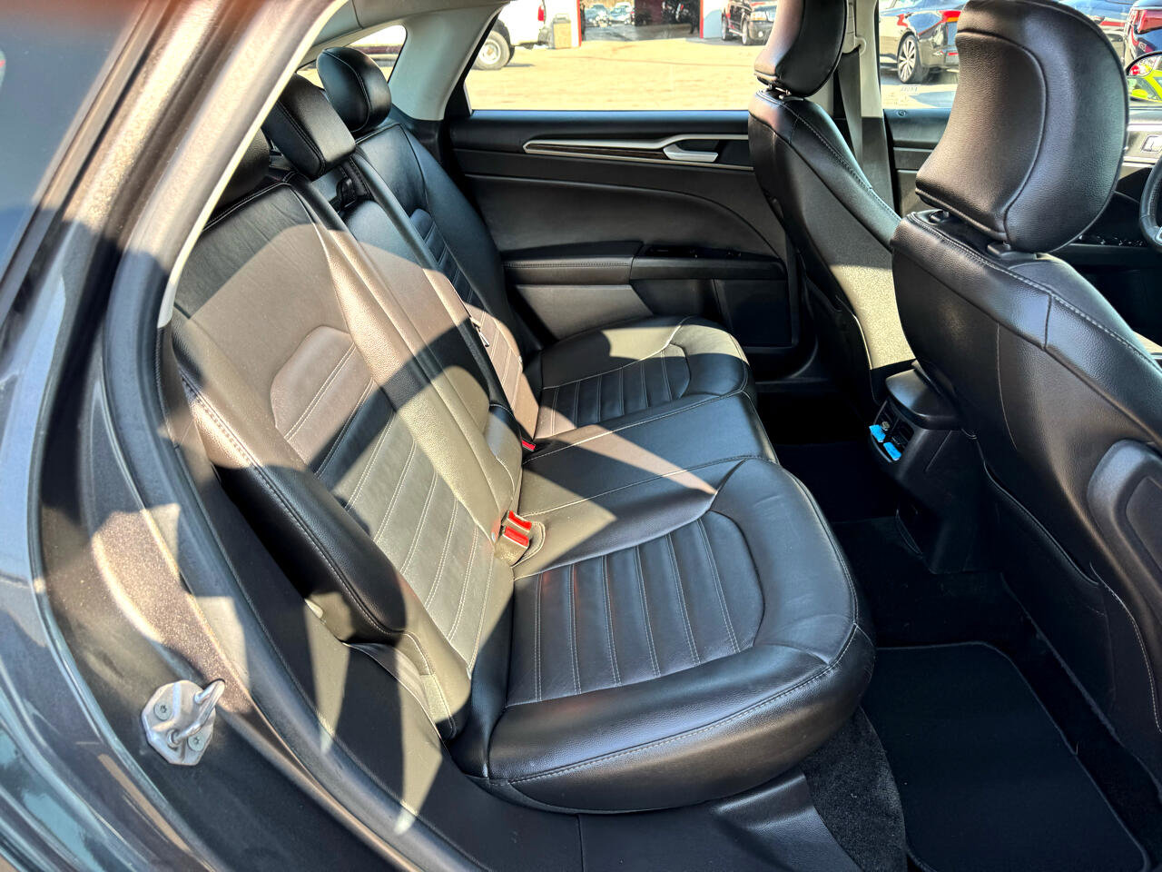 Used 2016 Ford Fusion SE w/ Equipment Group 202A image 12