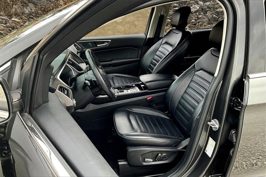 Used 2019 Ford Edge SEL w/ Equipment Group 201A image 21