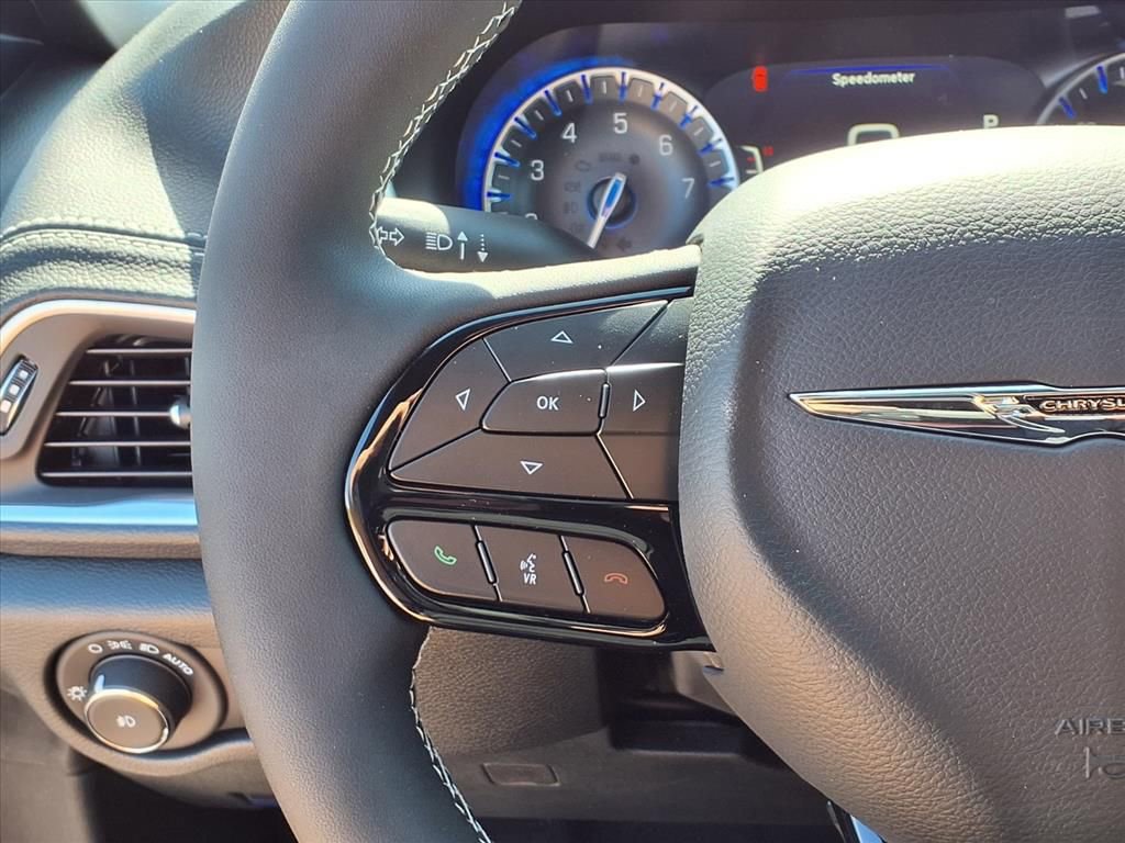New 2026 Chrysler Pacifica Limited image 19