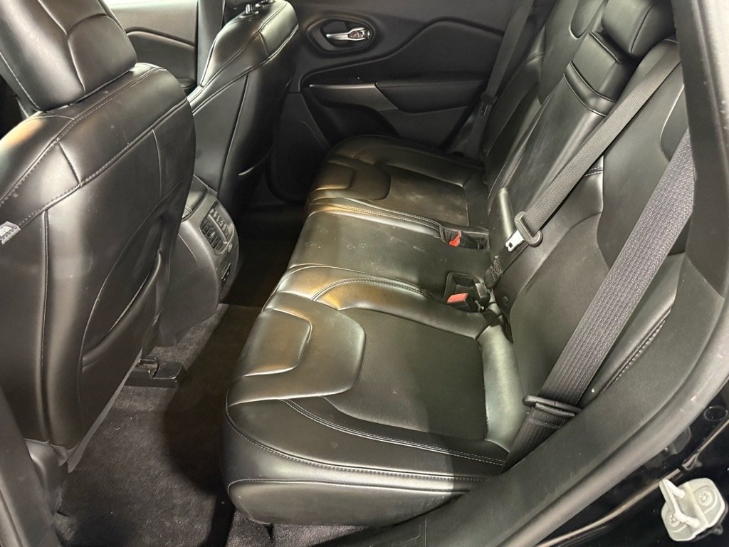 Used 2019 Jeep Cherokee Latitude Plus image 14