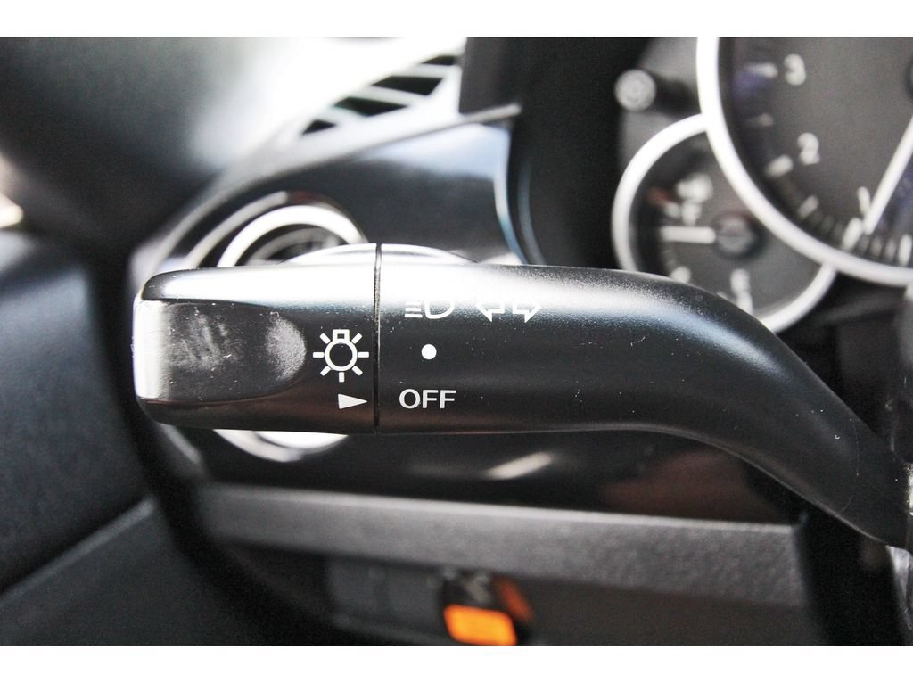 Used 2006 MAZDA MX-5 Miata RWD image 14
