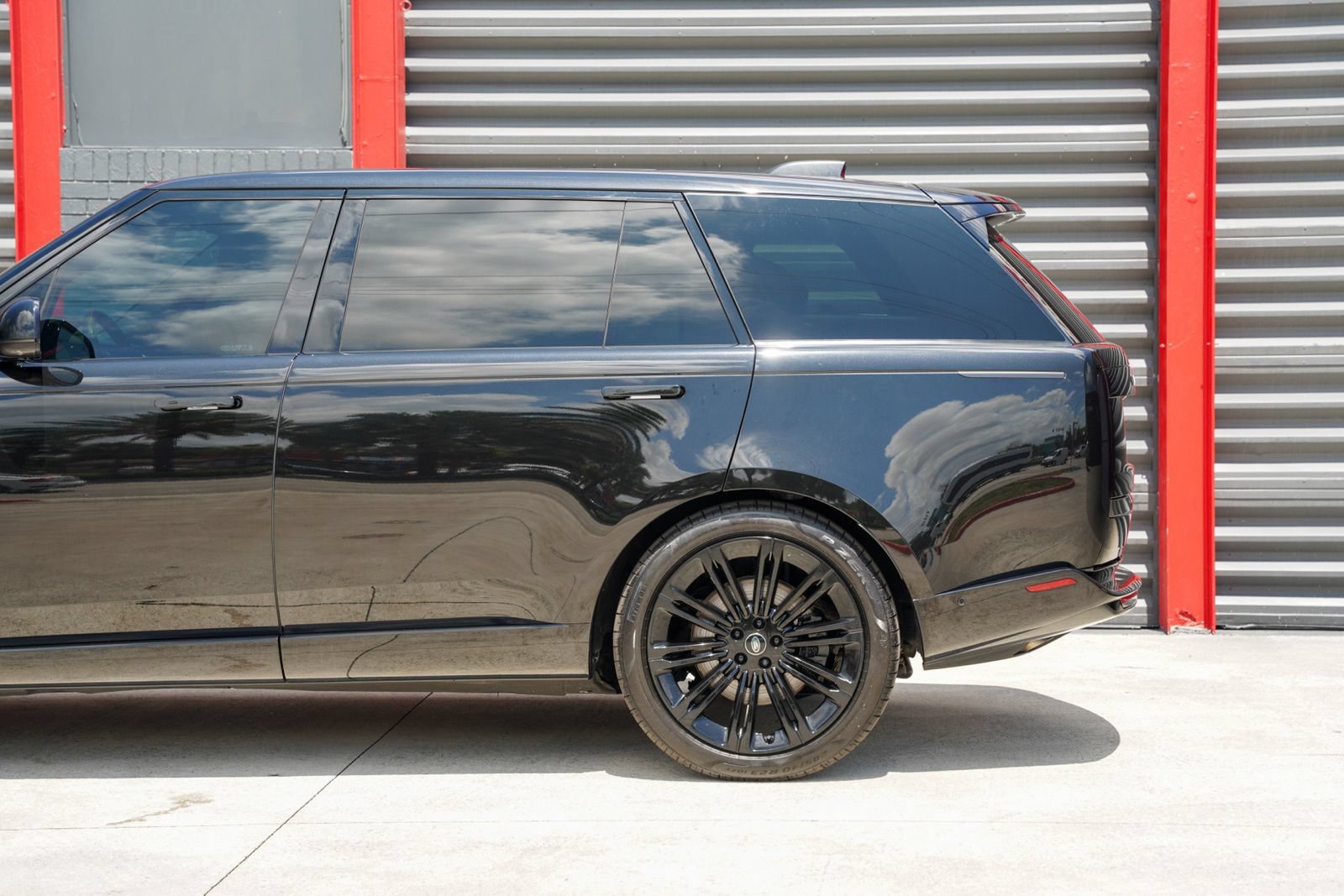 Used 2024 Land Rover Range Rover Long Wheelbase Autobiography AWD/4WD image 9