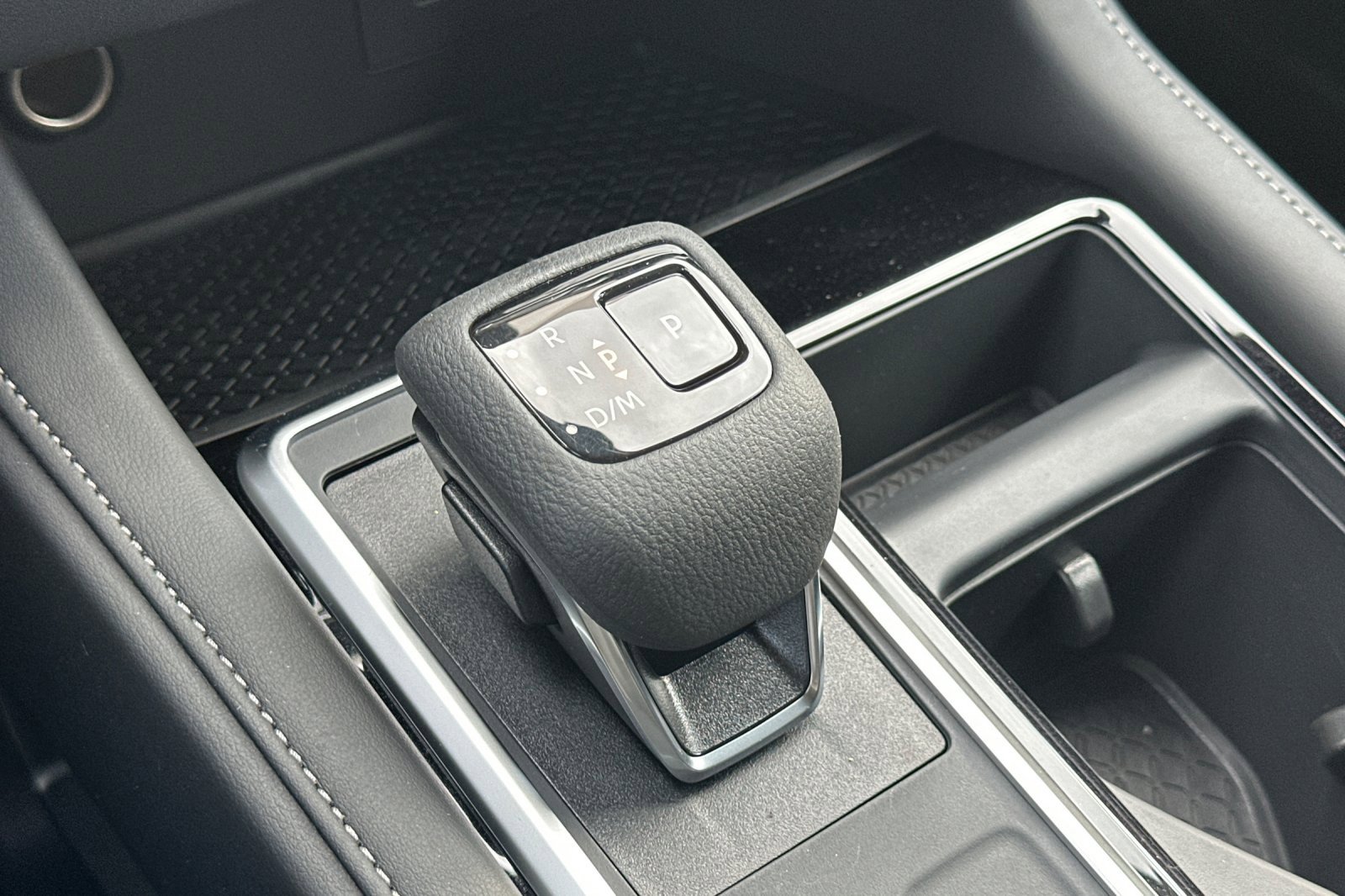 New 2025 Nissan Pathfinder SV w/ Black Appearance Package image 19