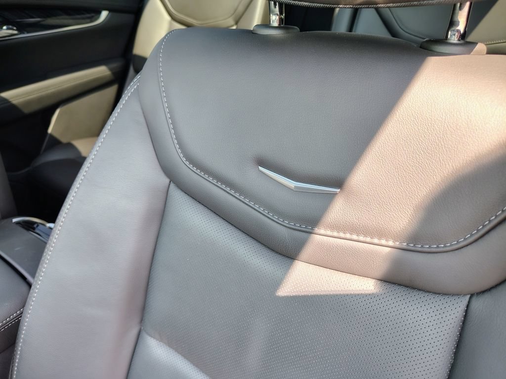 Used 2023 Cadillac XT6 Premium Luxury w/ Technology Package AWD/4WD image 35