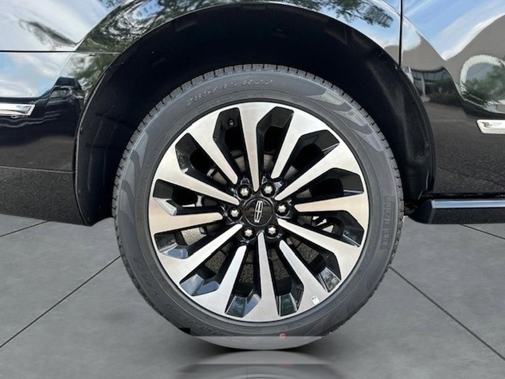 New 2024 Lincoln Navigator L Reserve AWD/4WD image 4