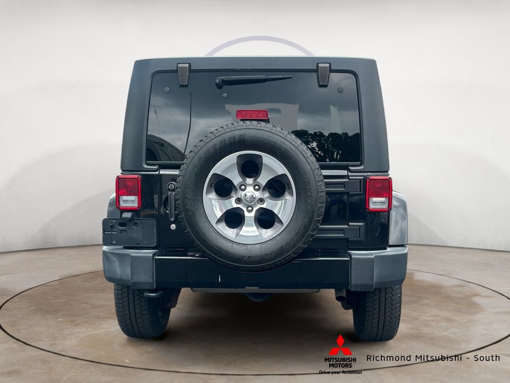 Used 2017 Jeep Wrangler Unlimited Sahara w/ Connectivity Group AWD/4WD image 4