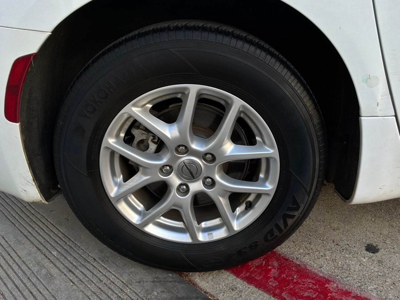 Used 2023 Chrysler Voyager LX FWD image 8