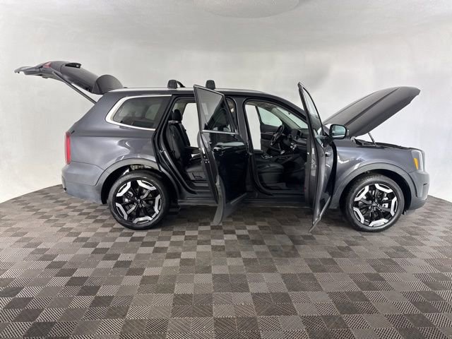 Certified 2025 Kia Telluride S image 15