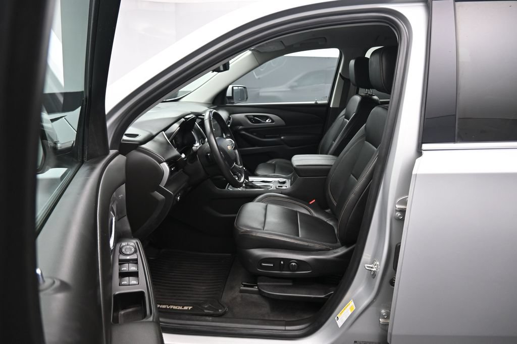 Used 2019 Chevrolet Traverse LT w/ LT Premium Package AWD/4WD image 13