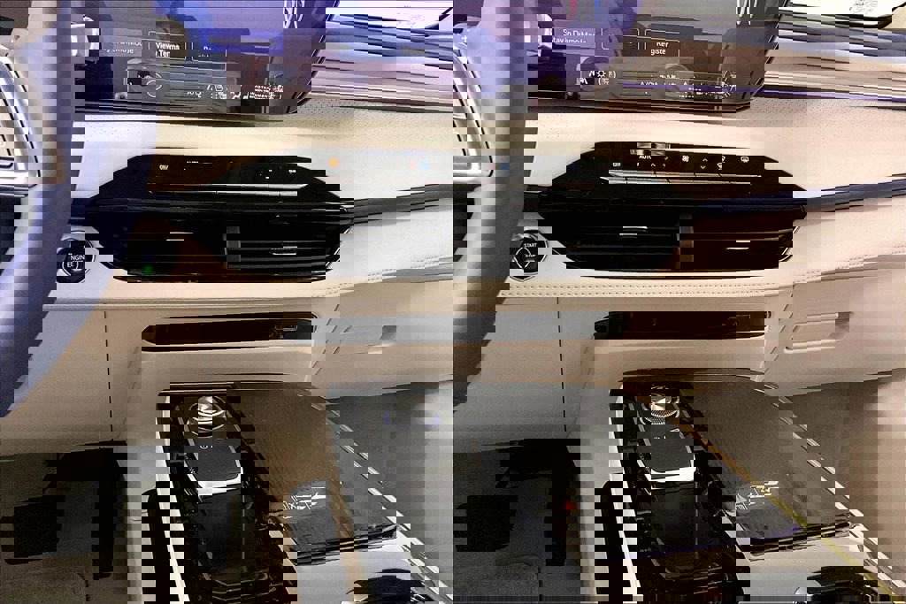 New 2026 Buick Enclave Avenir FWD image 7