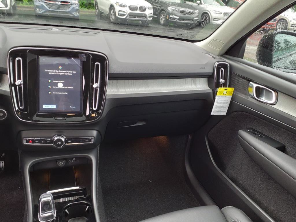 New 2025 Volvo XC40 B5 Plus w/ Climate Package image 14