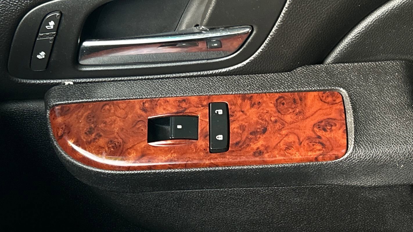 Used 2013 Chevrolet Suburban LT image 34