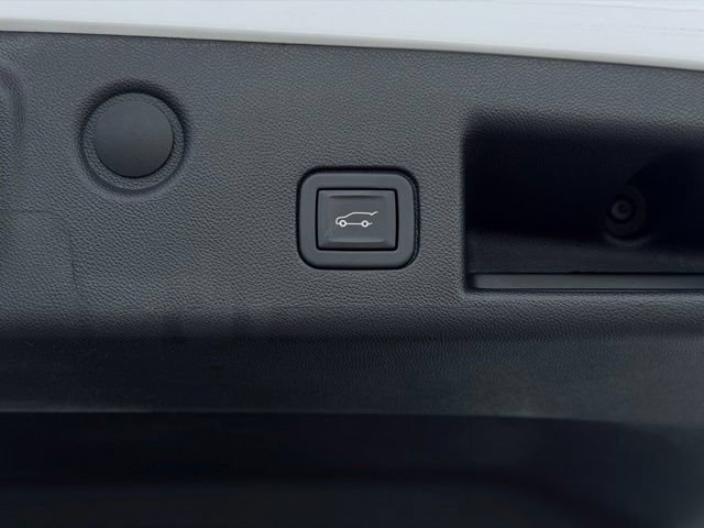Used 2023 Chevrolet Equinox Premier AWD/4WD image 12