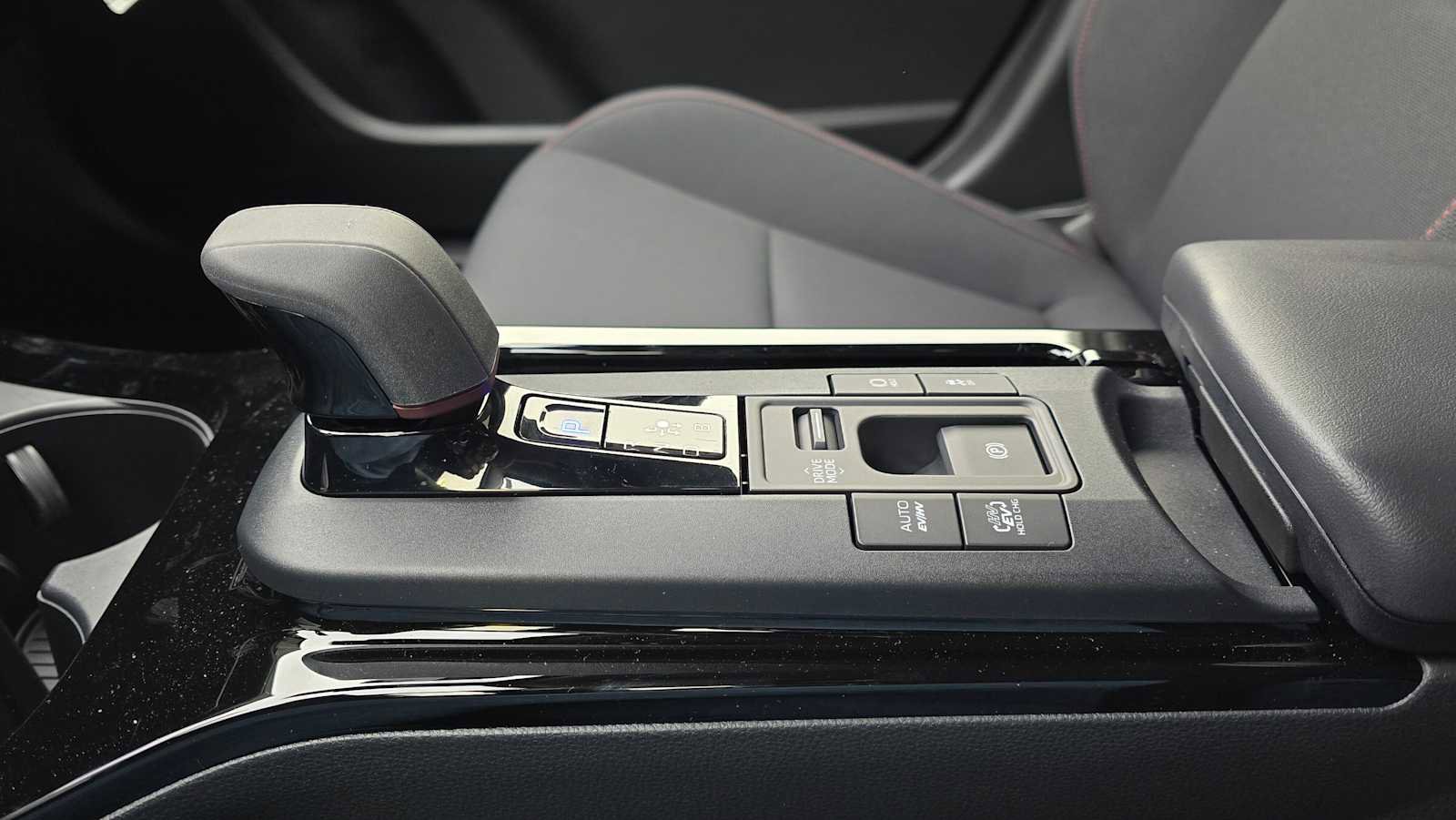 New 2025 Toyota Prius Plug-In Hybrid FWD image 30