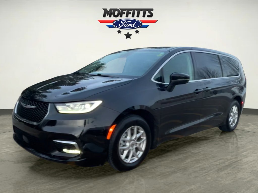 Used 2023 Chrysler Pacifica Touring-L FWD video 1