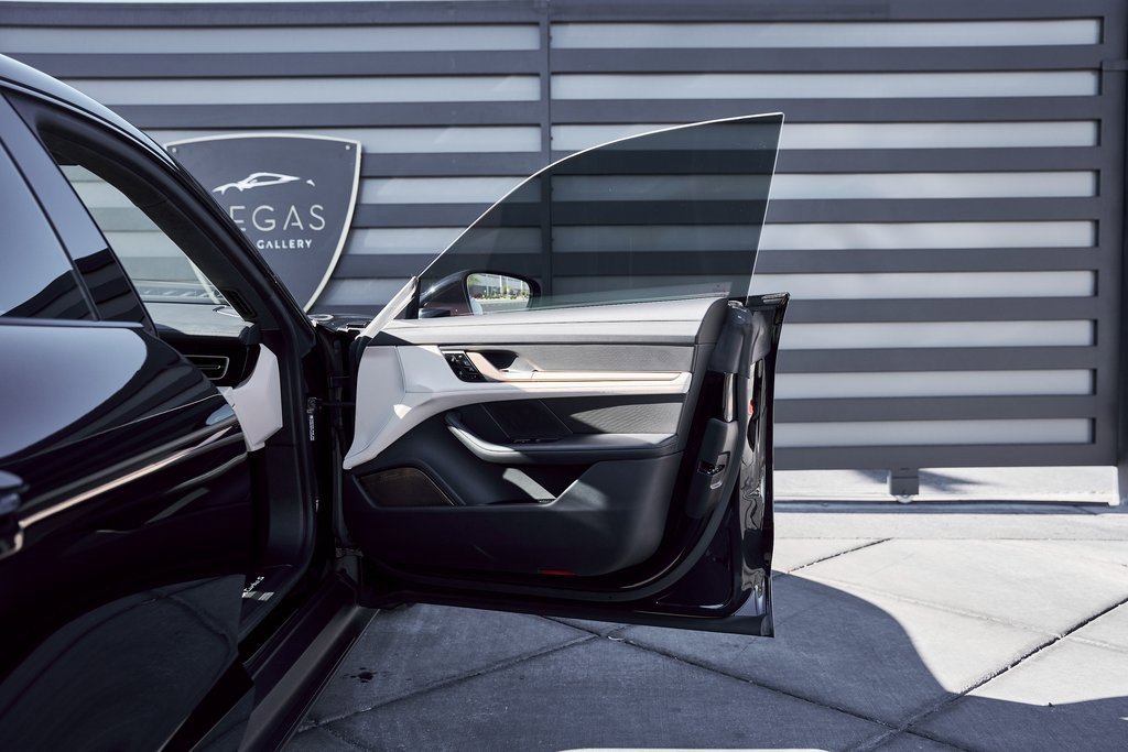 Used 2020 Porsche Taycan Turbo S image 24