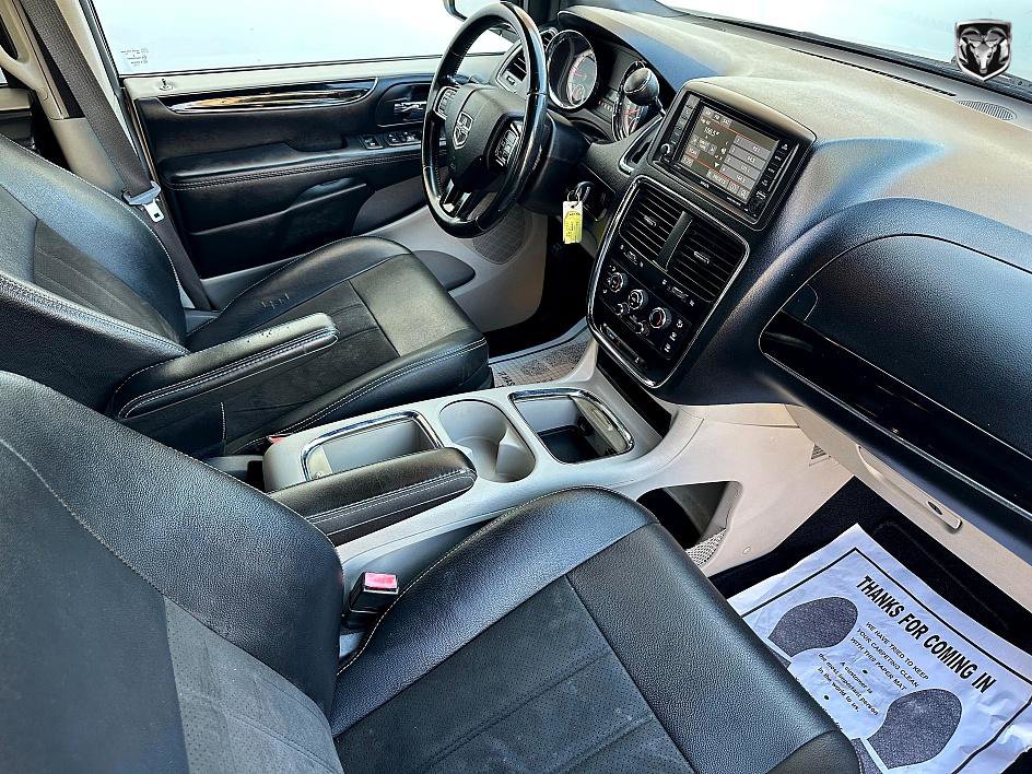 Used 2019 Dodge Grand Caravan SXT image 11