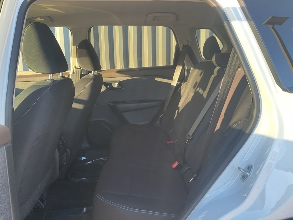 Used 2023 Nissan Rogue S image 15