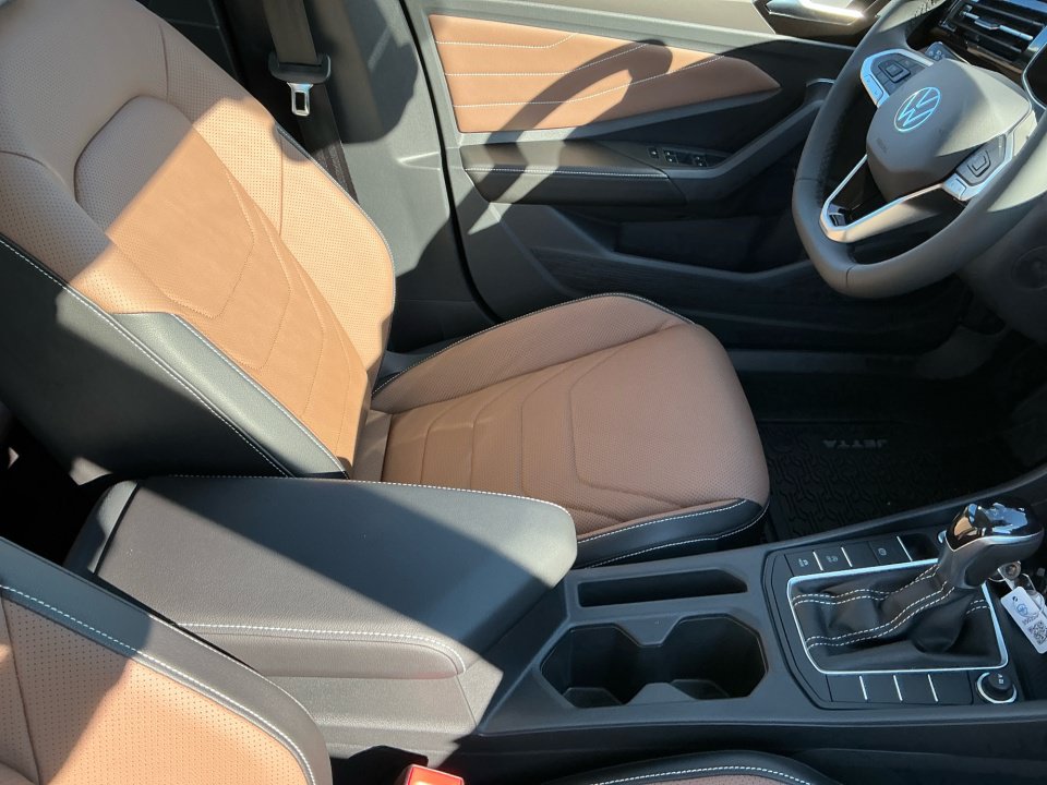 Certified 2026 Volkswagen Jetta SEL FWD image 29