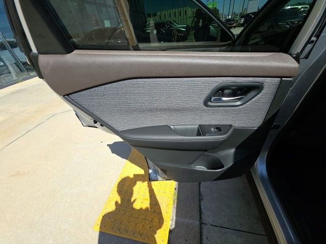 Used 2023 Nissan Rogue SV image 22