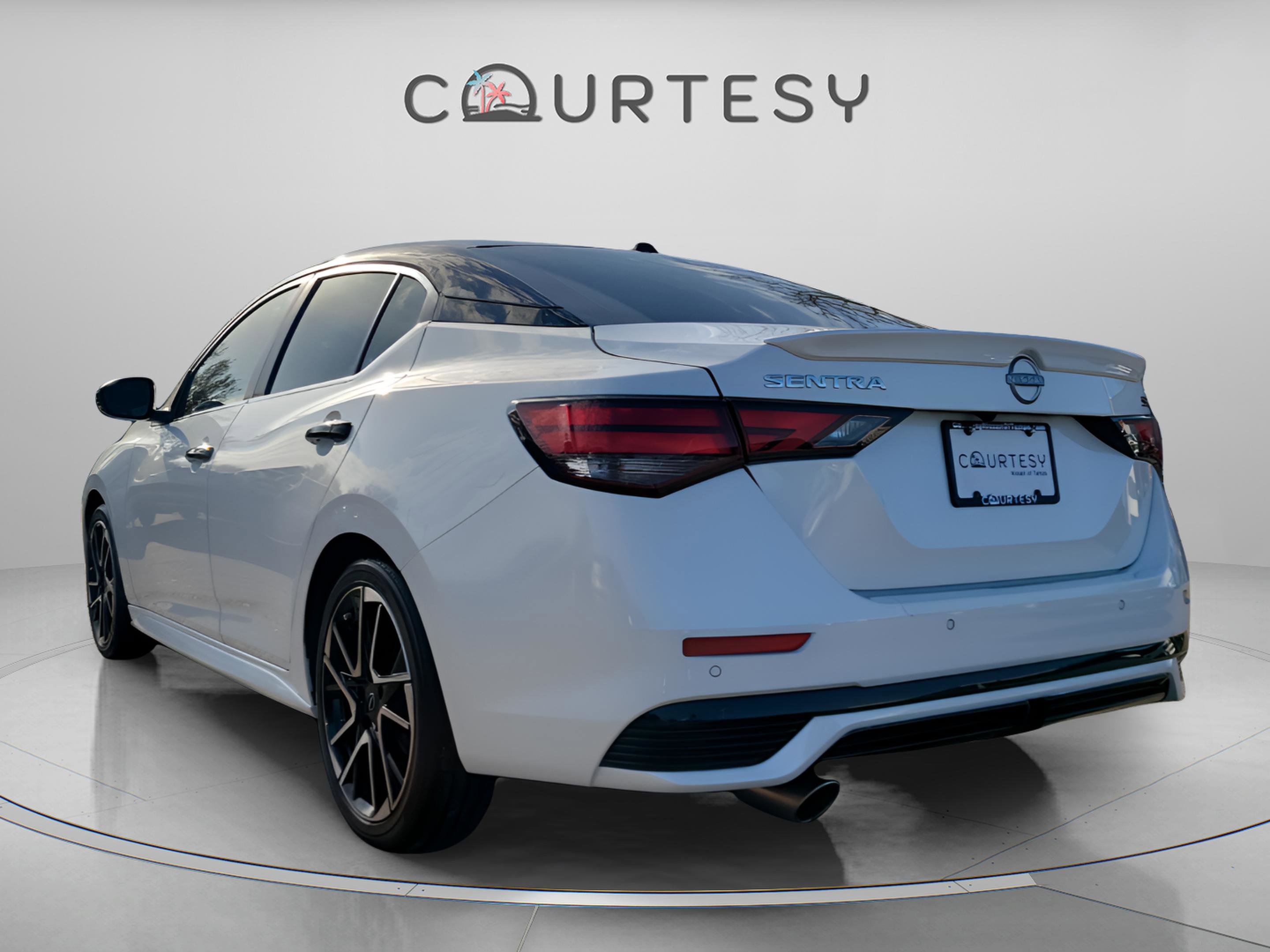 Used 2025 Nissan Sentra SR w/ SR Premium Package image 5