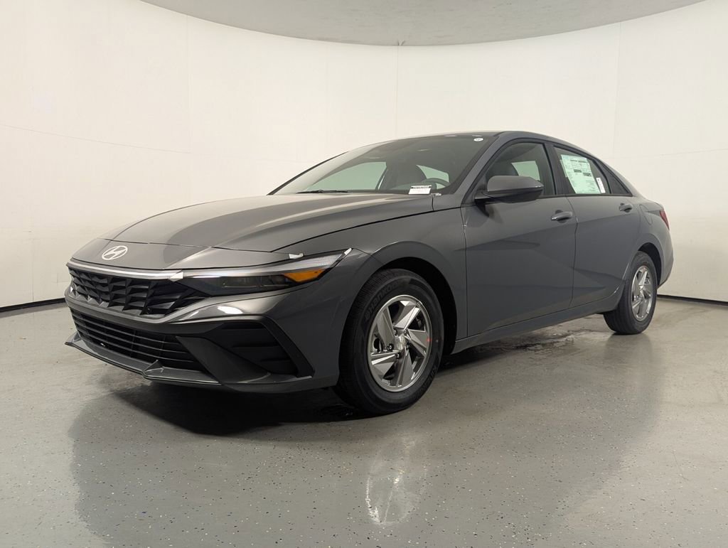 New 2026 Hyundai Elantra SE FWD image 3