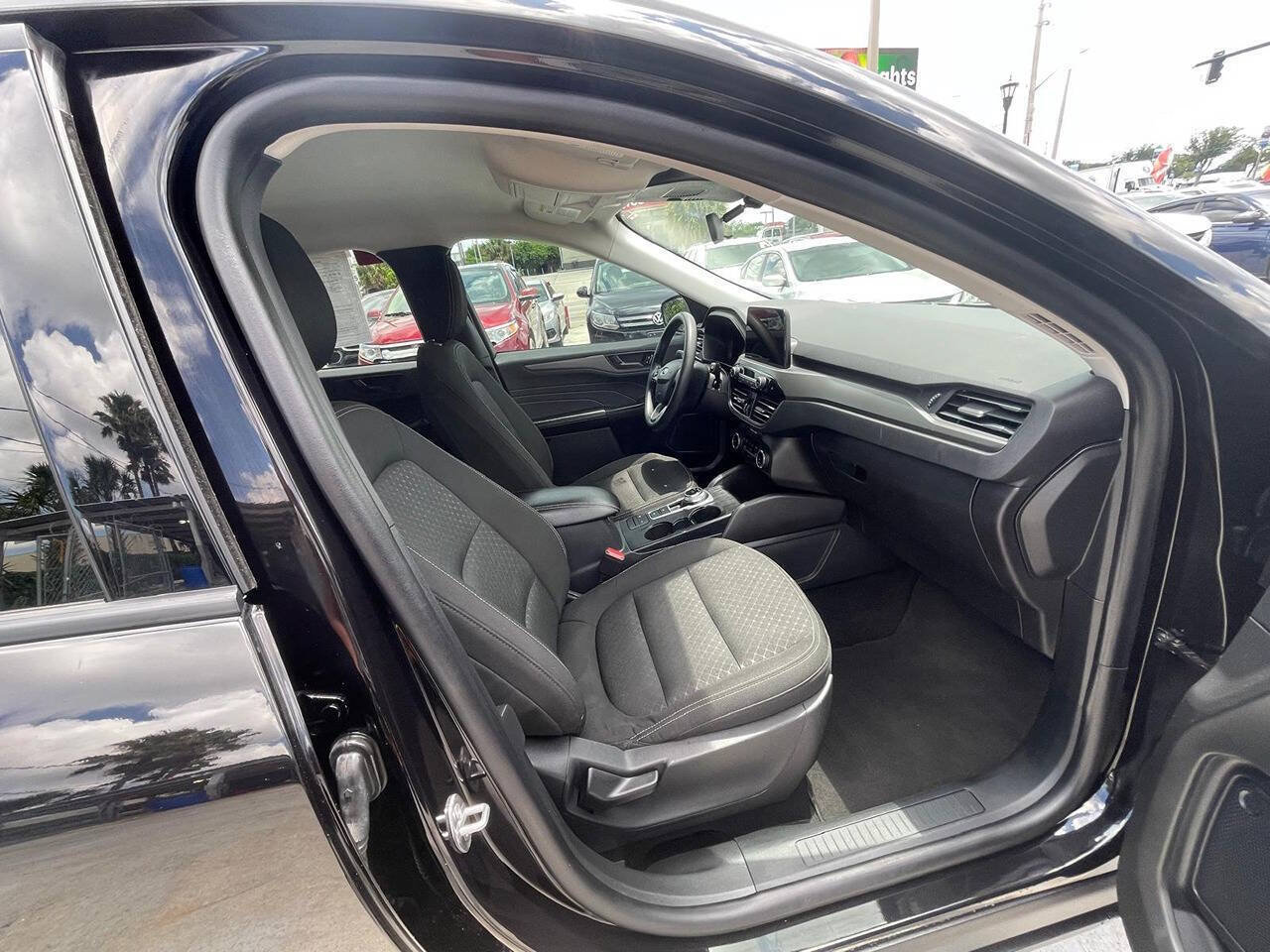 Used 2025 Ford Escape Active FWD image 9