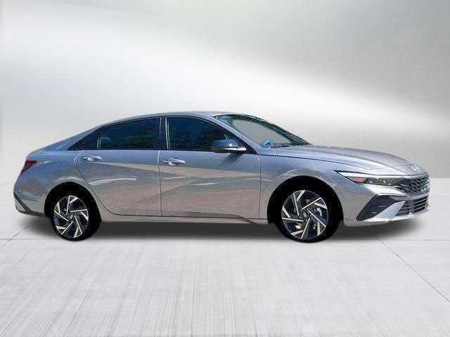 New 2025 Hyundai Elantra Sport FWD image 19