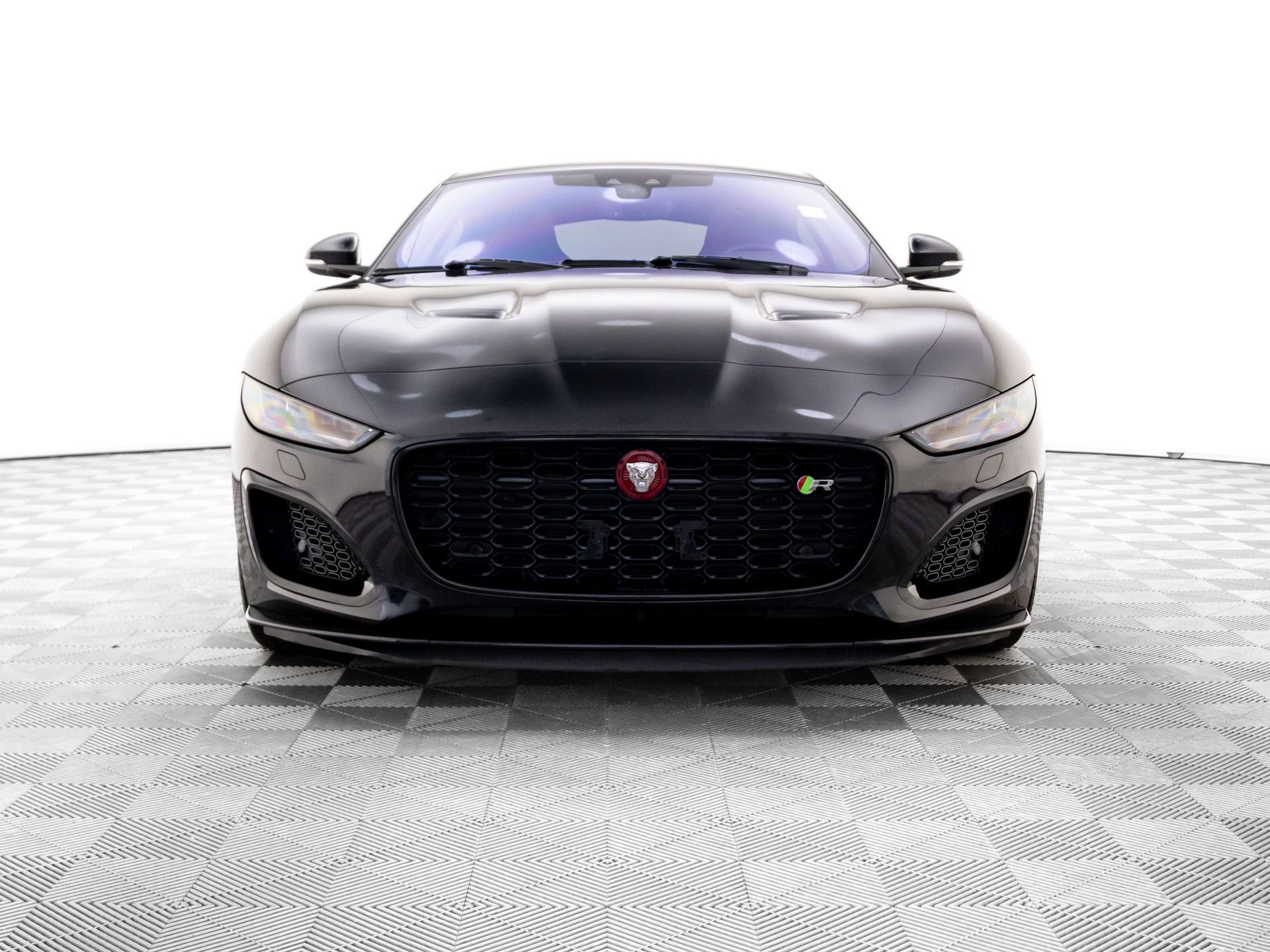 Used 2023 Jaguar F-TYPE R image 9