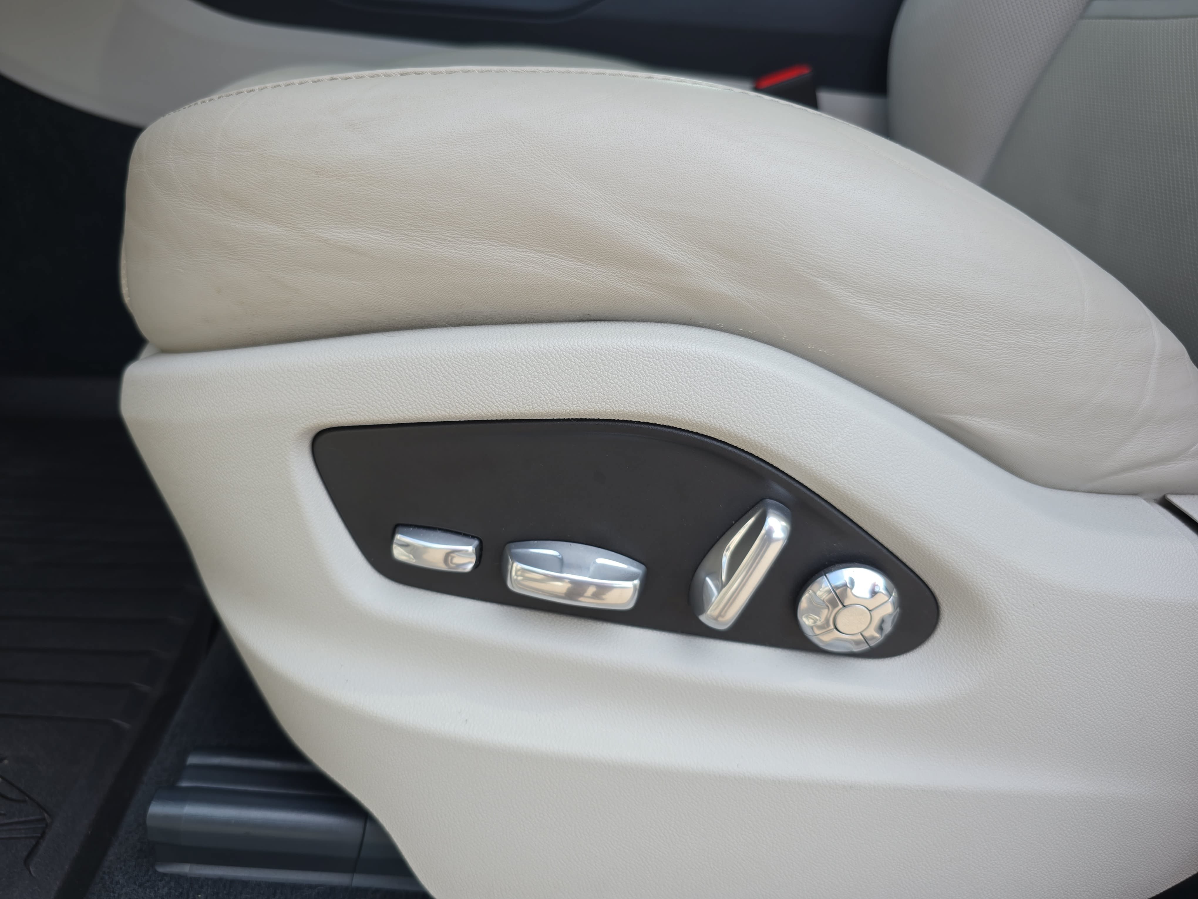 Used 2021 Porsche Cayenne Coupe AWD/4WD image 29