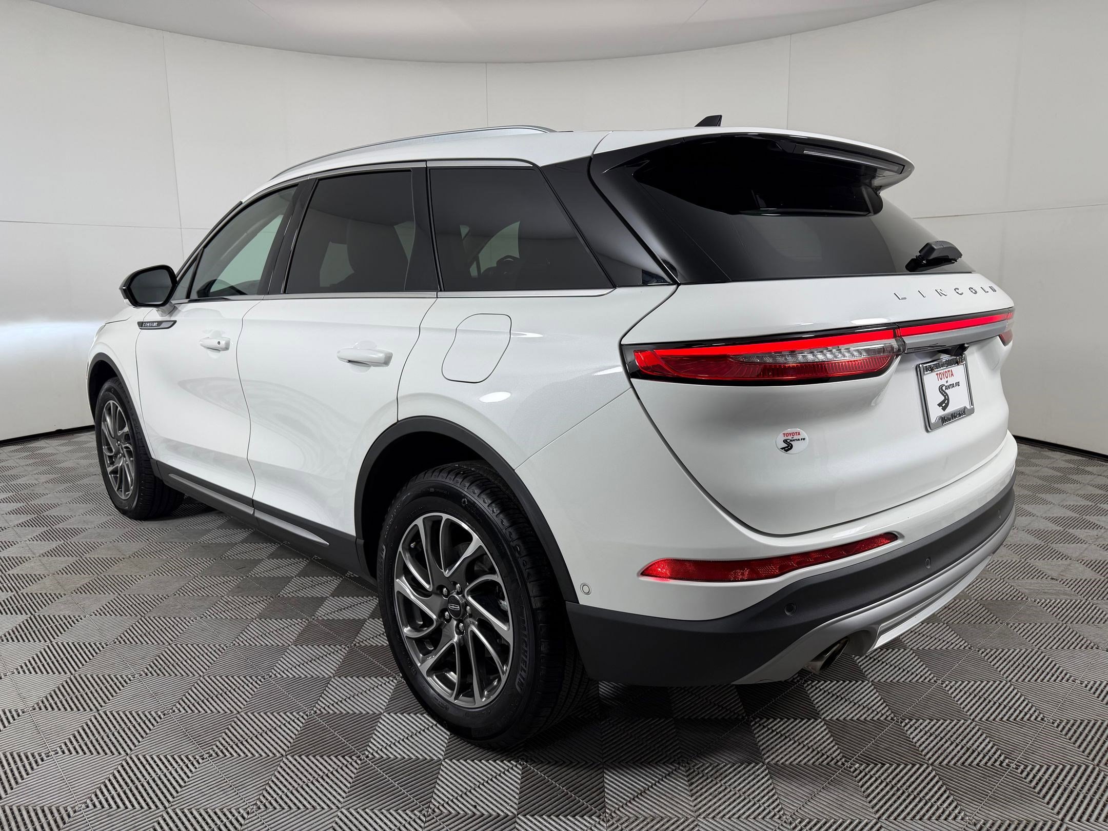 Used 2022 Lincoln Corsair AWD w/ Equipment Group 101A image 3