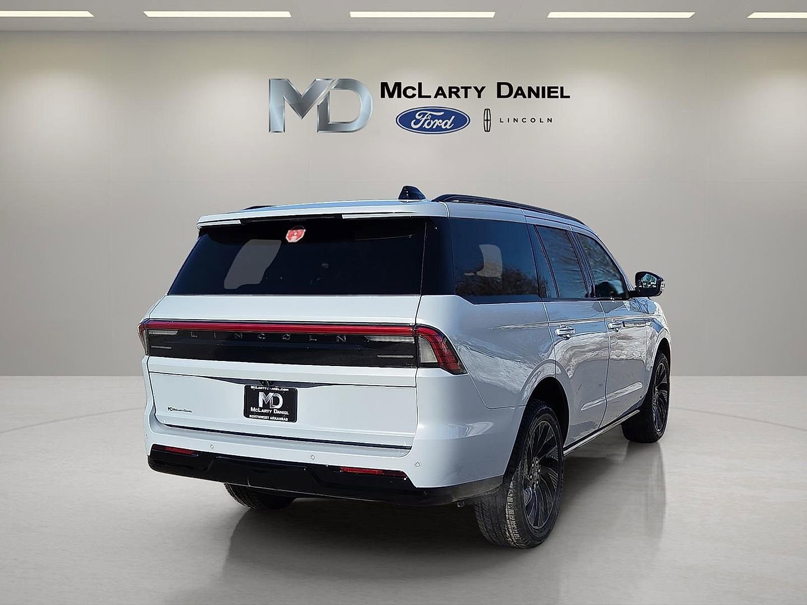 New 2026 Lincoln Navigator Reserve w/ Jet Appearance Package image 5