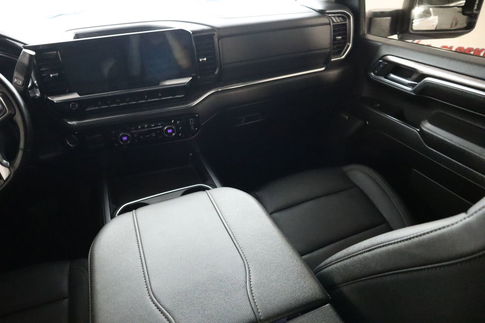 Used 2024 Chevrolet Silverado 2500 LTZ w/ LTZ Convenience Package image 36