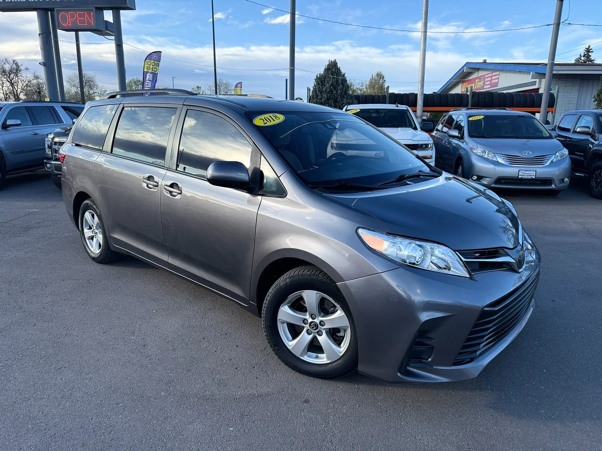 Used 2018 Toyota Sienna LE FWD image 3