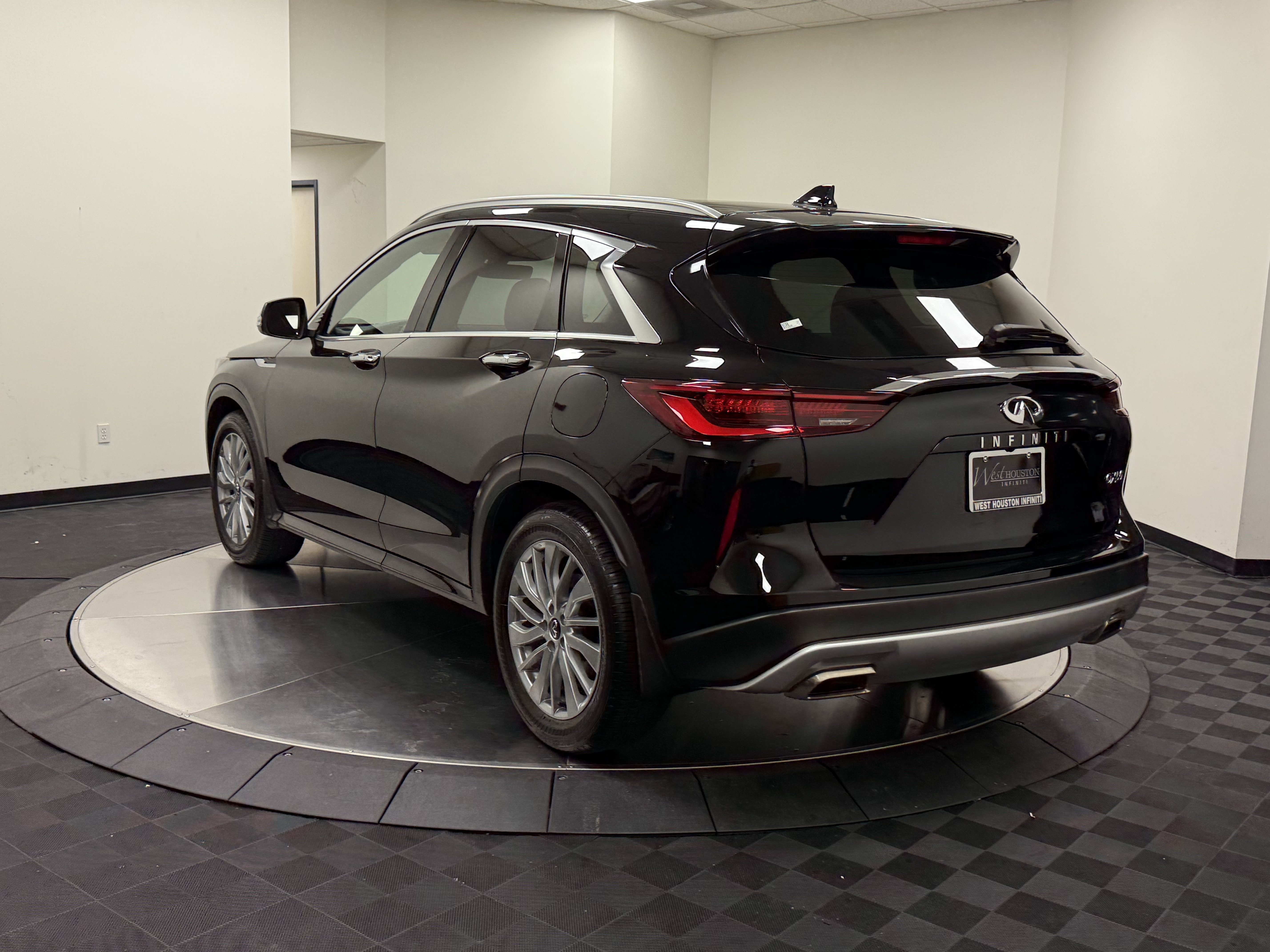 Certified 2024 INFINITI QX50 Luxe FWD image 5
