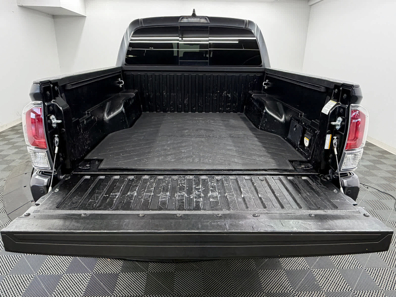 Used 2022 Toyota Tacoma TRD Off-Road w/ Technology Package RWD image 13