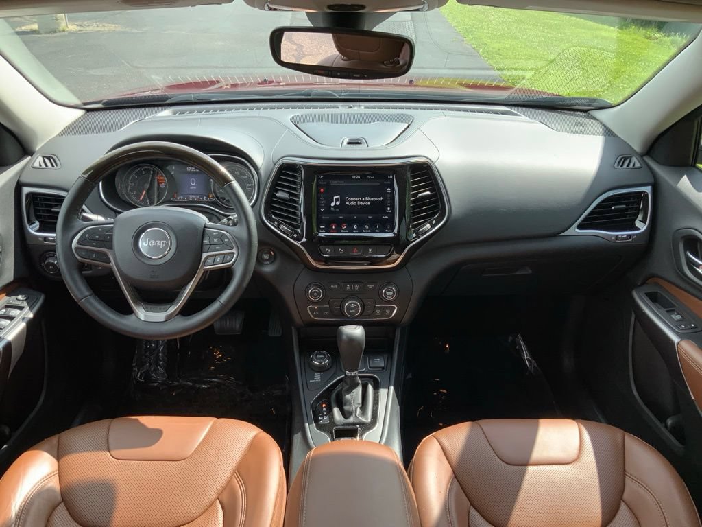 Used 2019 Jeep Cherokee Overland w/ Technology Group AWD/4WD image 17