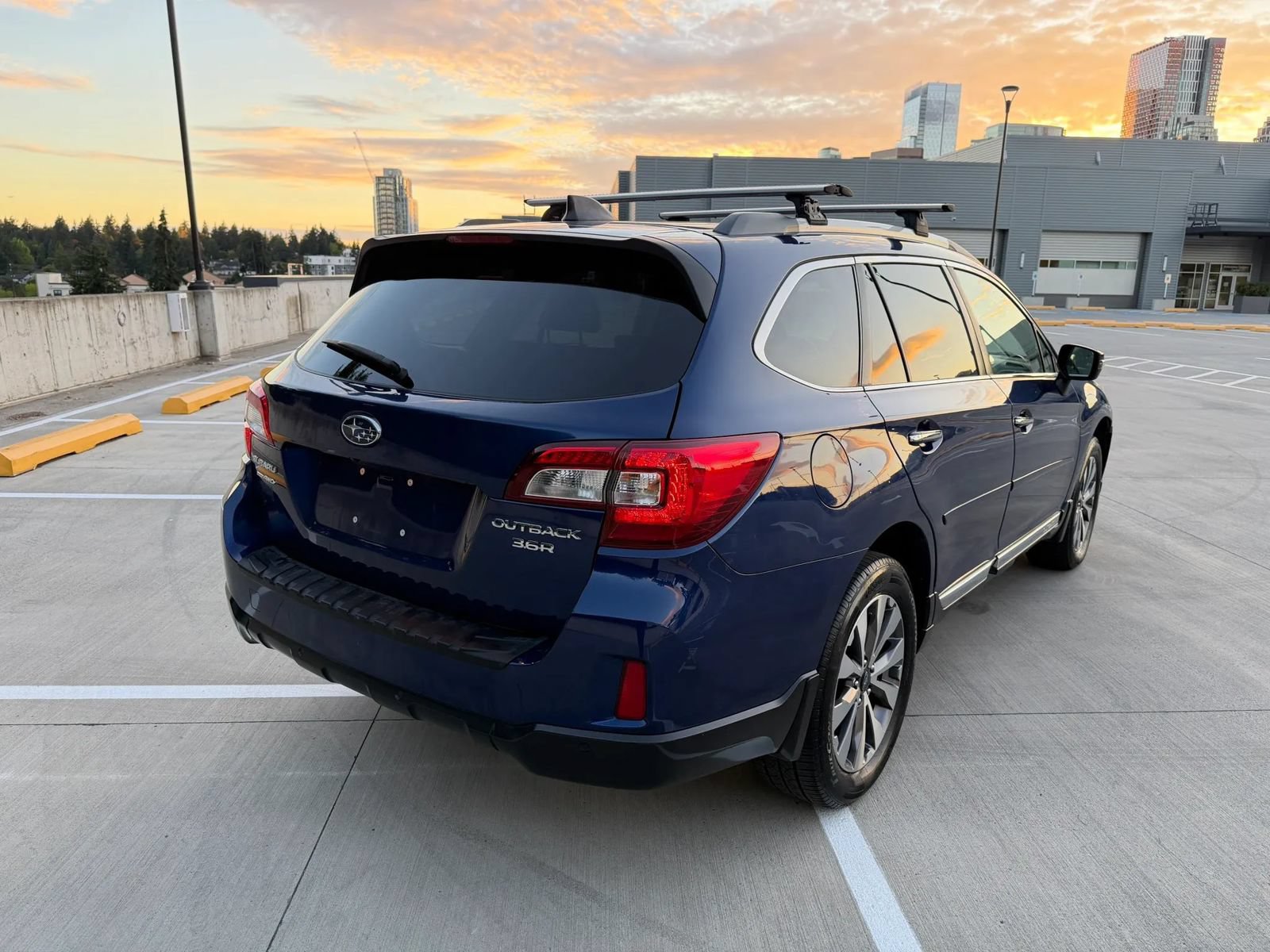 Used 2017 Subaru Outback 3.6R Touring w/ Popular Package #5A AWD/4WD image 9