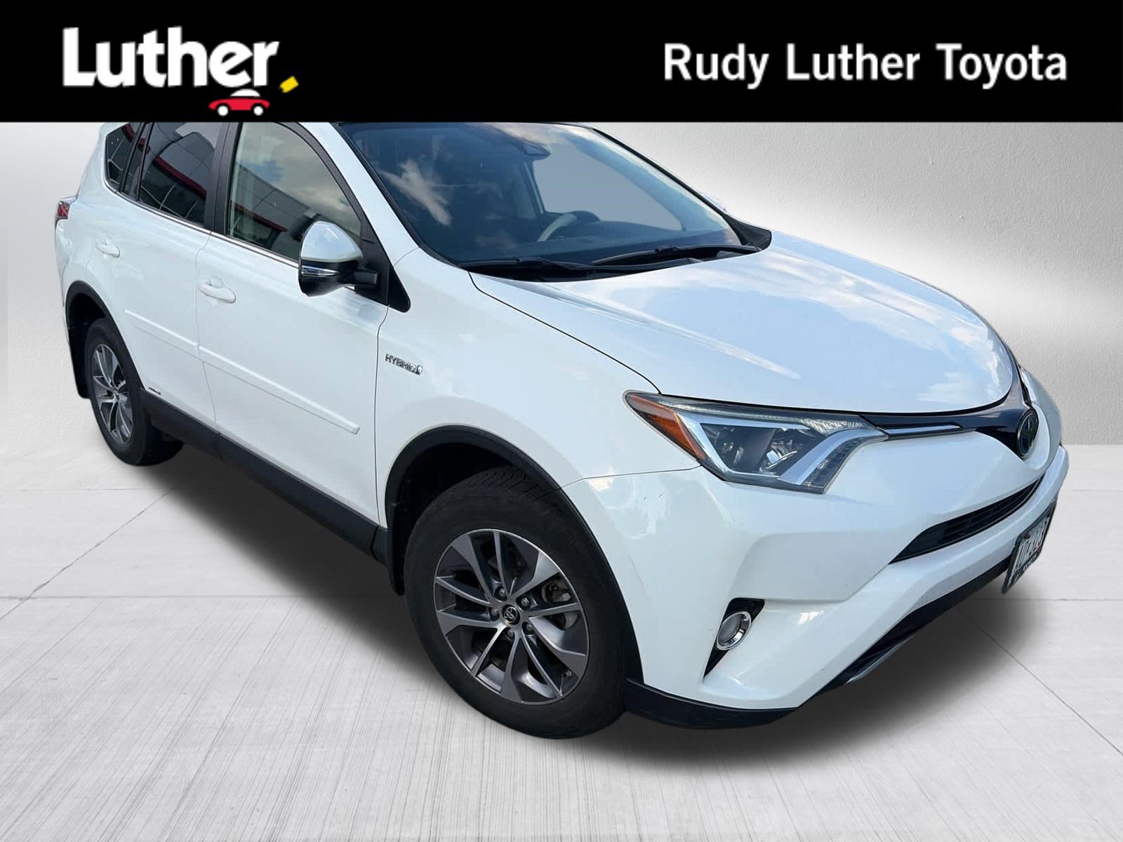 Used 2018 Toyota RAV4 XLE AWD/4WD image 1