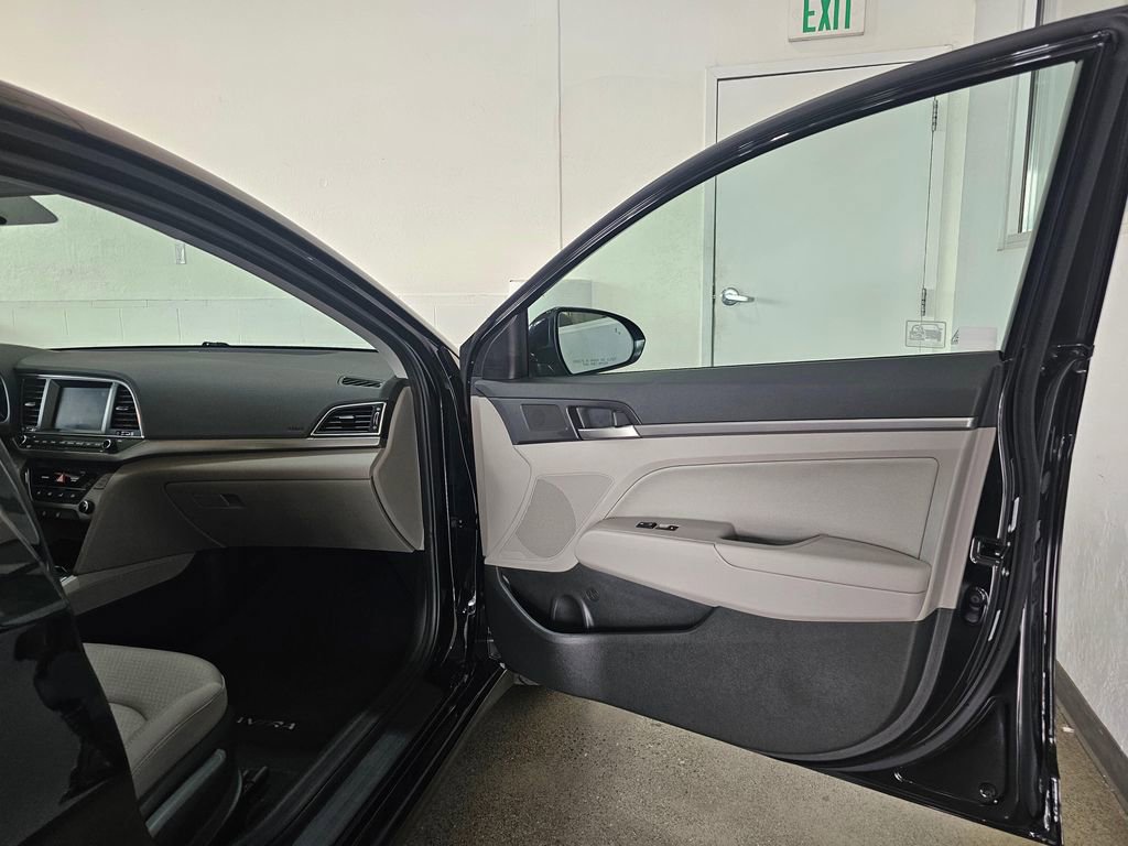 Used 2018 Hyundai Elantra SEL FWD image 29
