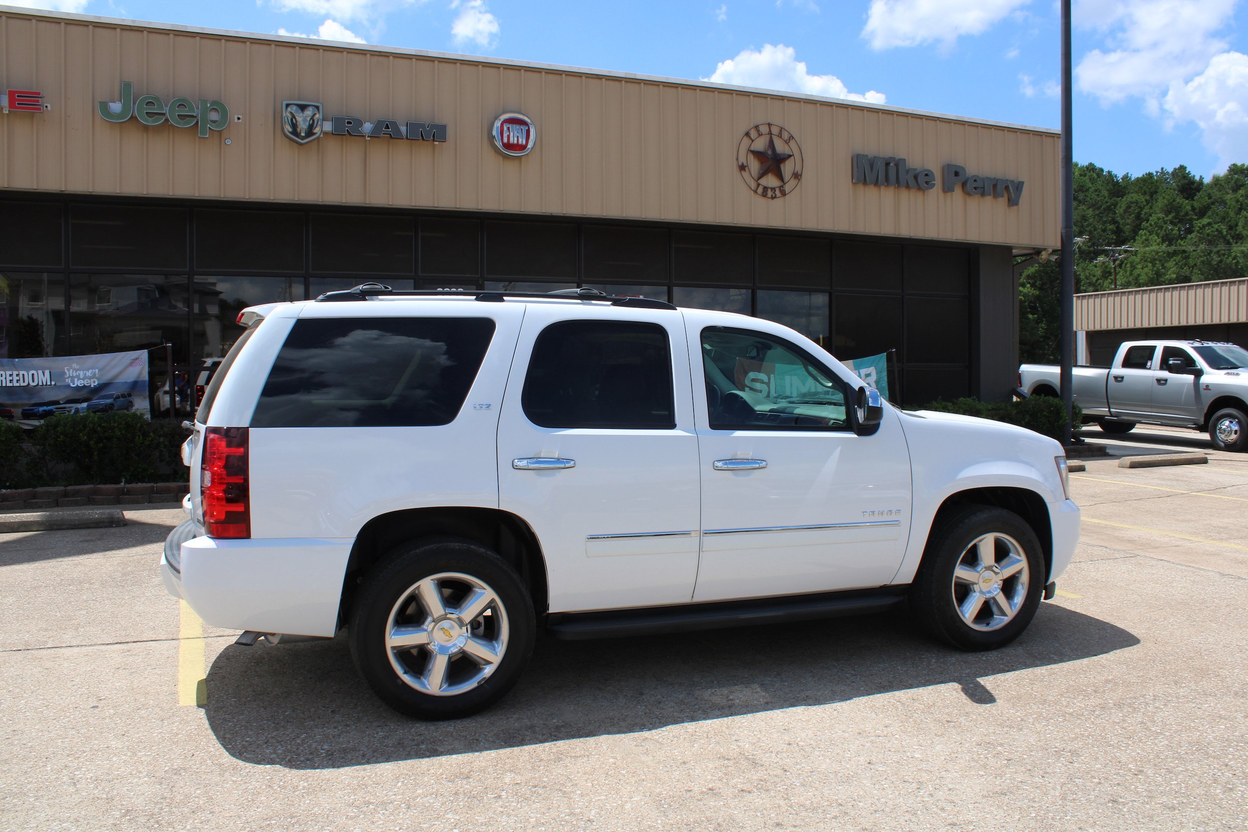 Used 2010 Chevrolet Tahoe LTZ RWD image 6
