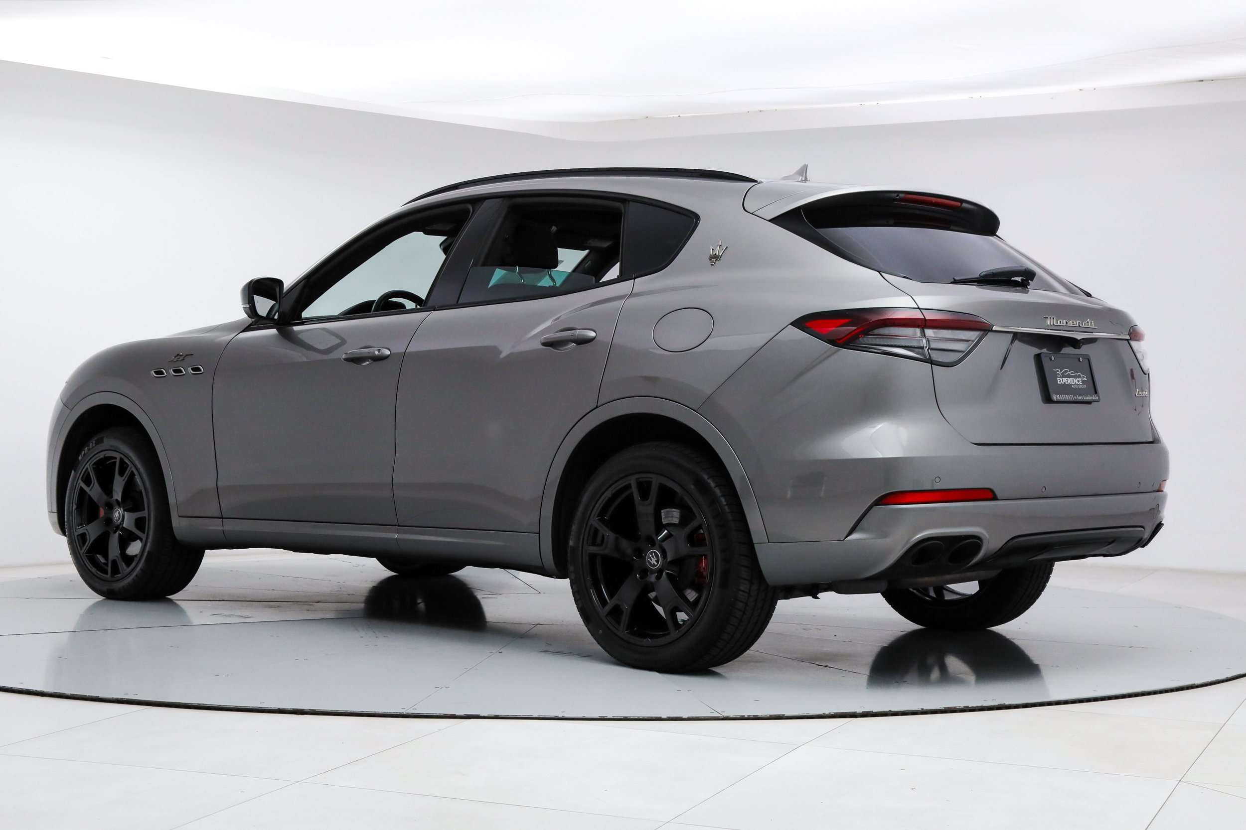 Certified 2022 Maserati Levante GT AWD/4WD image 3