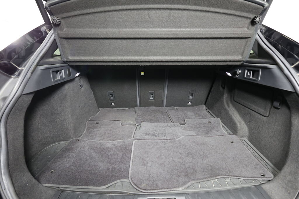 Used 2017 Jaguar F-PACE Premium image 19